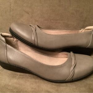 Lifestride Taupe Flats Size 8